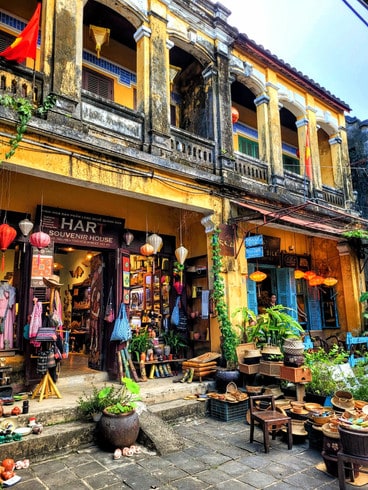 Shops in Hoi An Ancient town