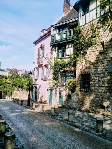 The pretty streets of Montmartre, Paris