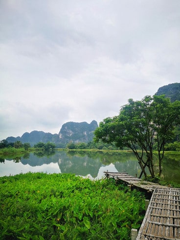 Ninh Binh Getaway - Crossing the street in Vietnam One of the first things  to know in Hanoi was how to cross the busy streets of the city. Hereby some  tip to