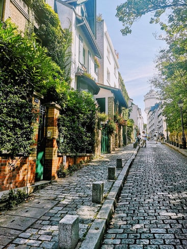 The pretty streets of Montmartre, Paris