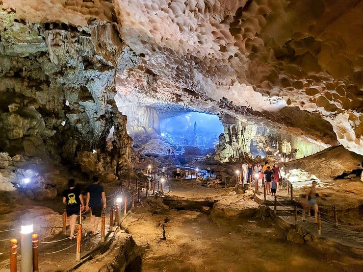 Sung Sot cave, Halong bay
