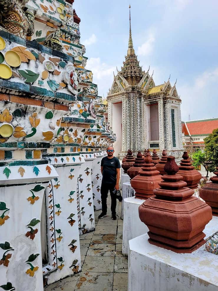 A close up of the detail on the coloured porcelain tiles that decorate Wat Arun, Bangkok