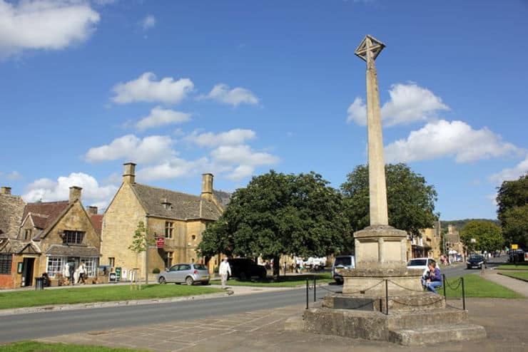 Broadway High Street and the war memorial 